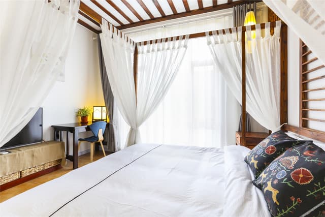 Stroll Courtyard-View Double Bed Suite