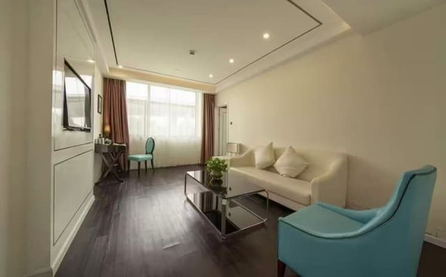 Luxury Suite