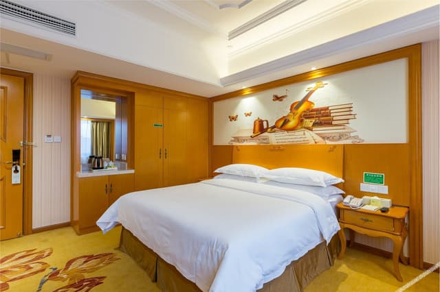 Business big bed room