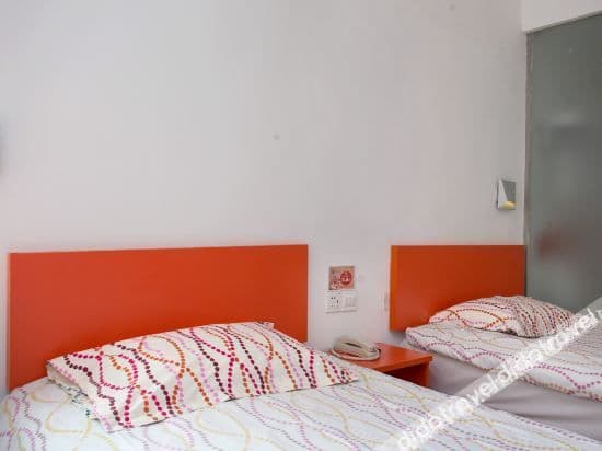 Business Room (2 beds)