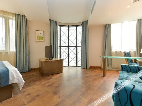 Queen Room