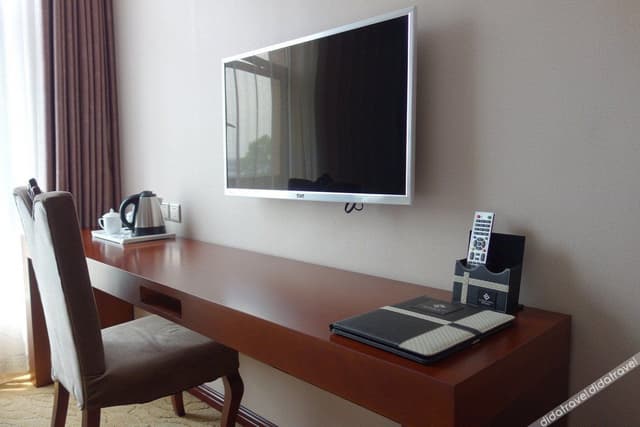 Deluxe Queen Room