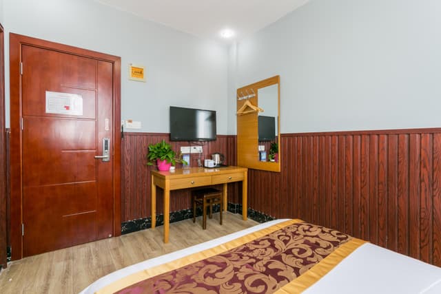 Queen Room