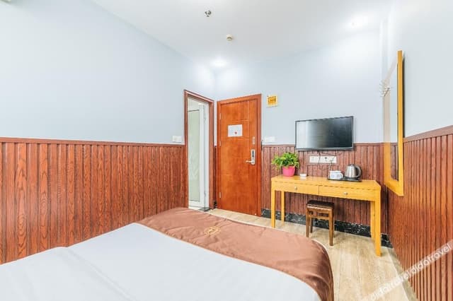 Queen Room