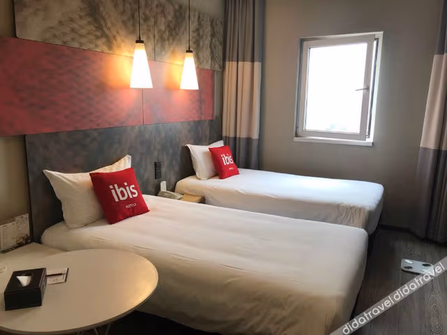 Twin Bed Room