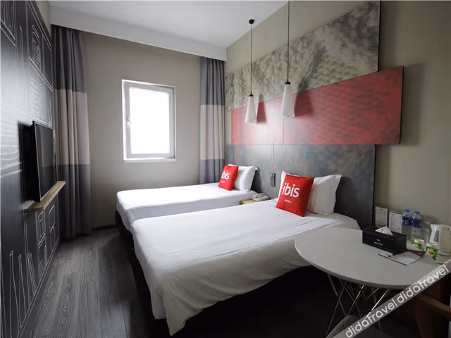 Twin Bed Room