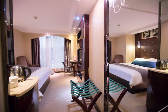 Deluxe Queen Room