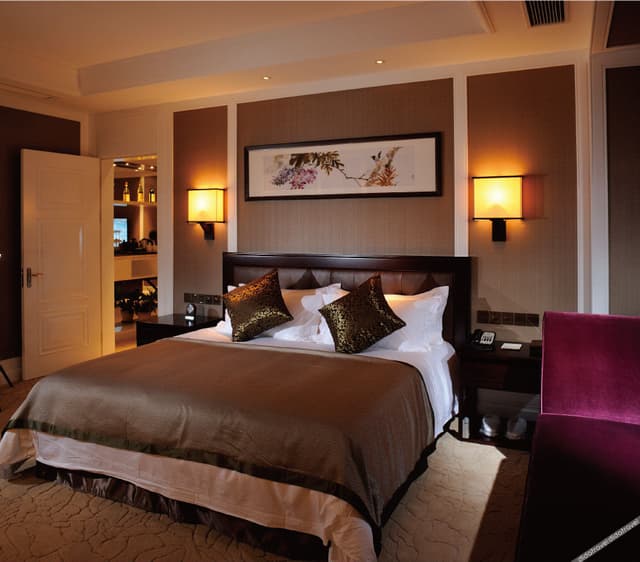 Deluxe Business Suite