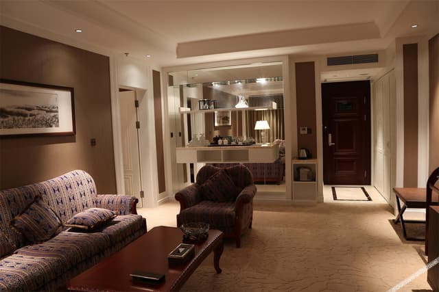 Deluxe Business Suite