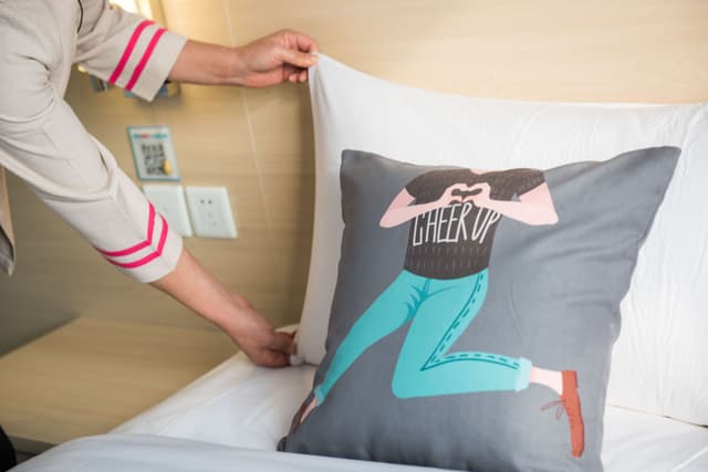 Business Queen Room