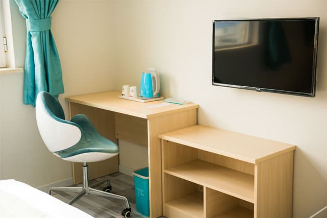 Business Queen Room