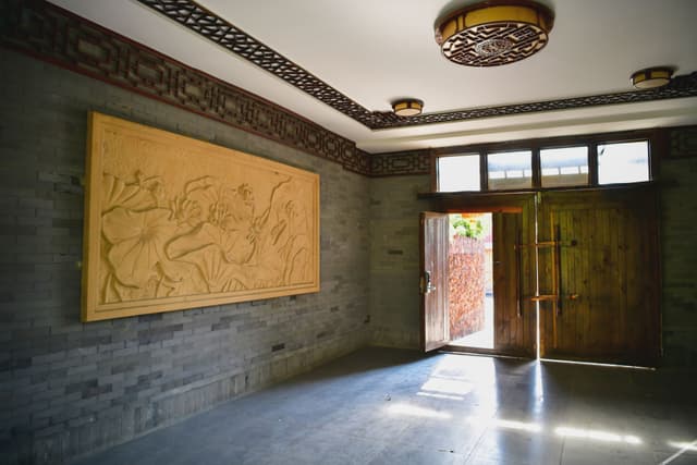 Deluxe Quadrangle Courtyard