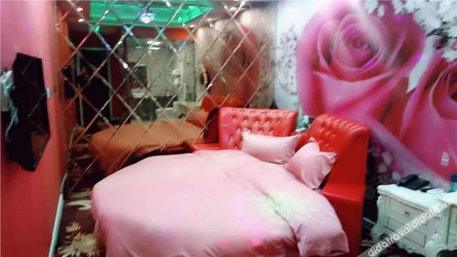 Deluxe Water-bed Room