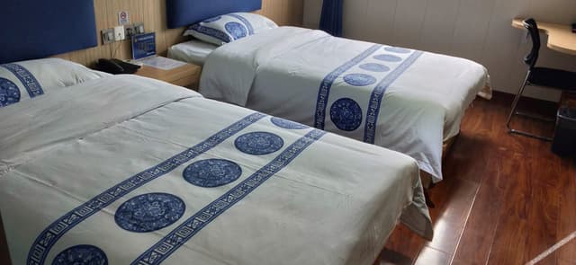 Deluxe 2-bed Room
