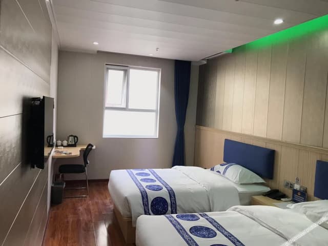 Deluxe 2-bed Room