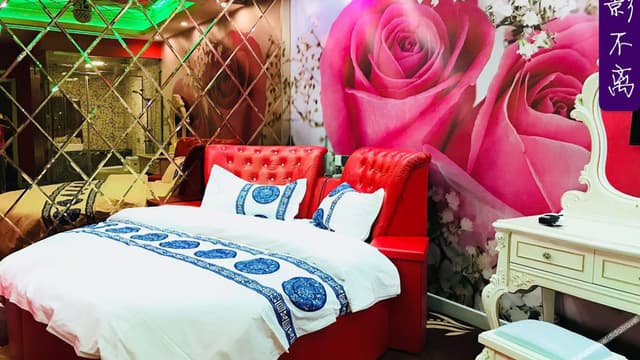 Deluxe Water-bed Room