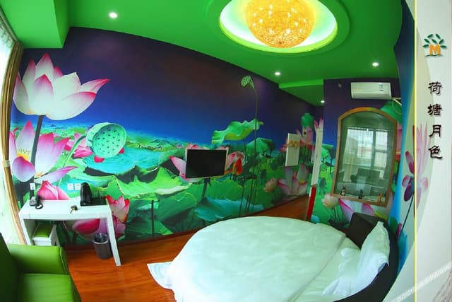 Deluxe Theme Room