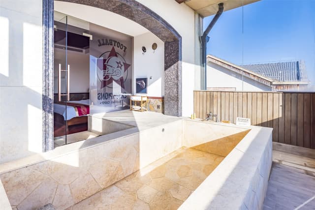 Private Hot Spring Balcony American Sports Theme Suite