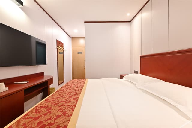 Standard Queen Room