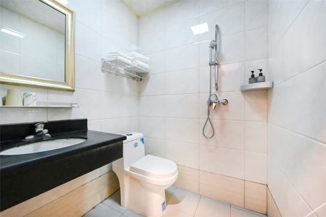 Standard Queen Room