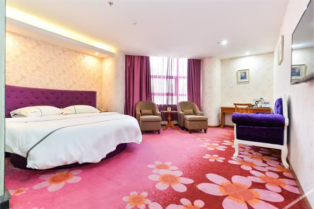 Elegant Romantic Room (Roundbed)