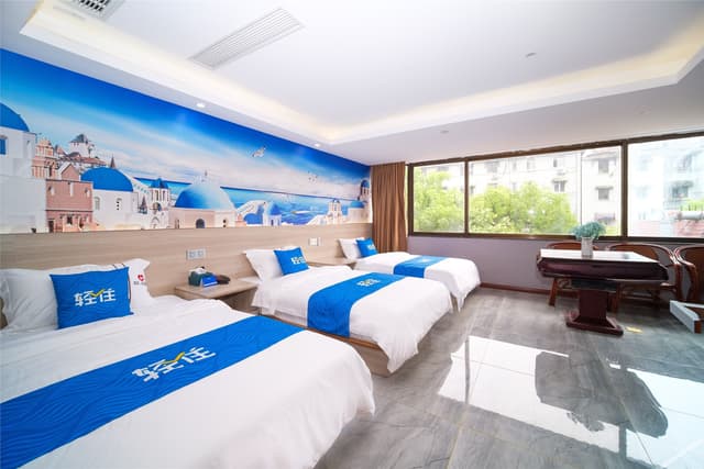Guestroom (3 beds)