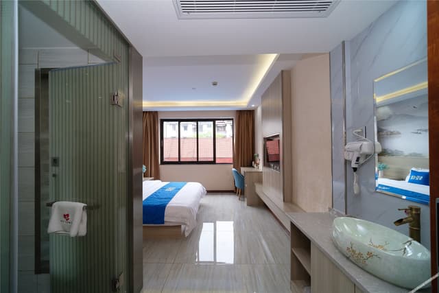 Queen Room