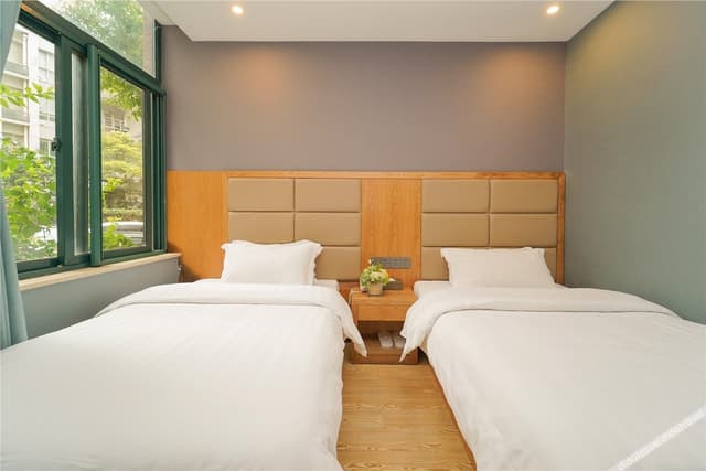 Smart Qingju Twin Room