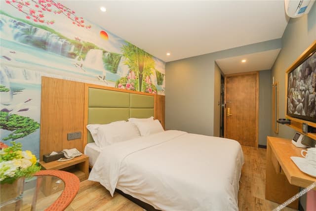 Smart Qingju Double Bed Room
