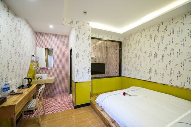 Standard Queen Room