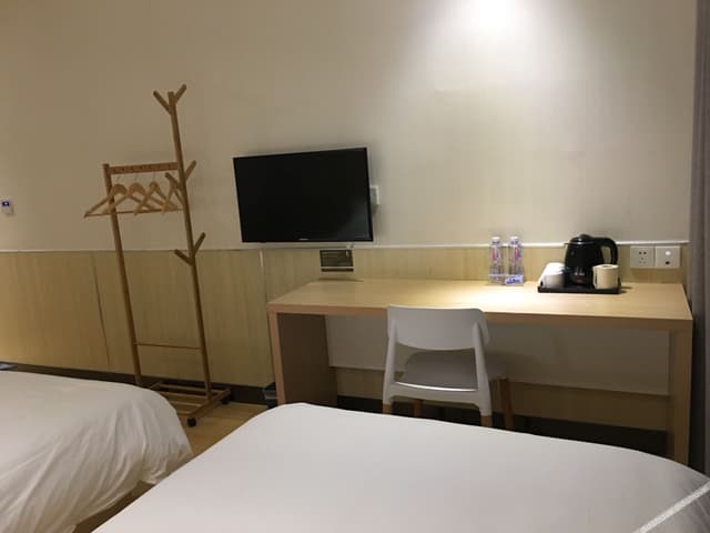 Twin Room B