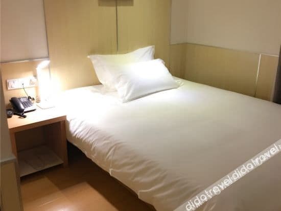 Guestroom (Queen bed)
