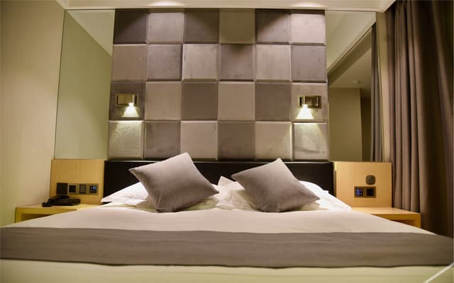 Business Room (Double Bed)