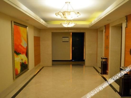 Sushi Luxury Hotel (Shanghai Riyueguang Dapuqiao Subway Station Branch)2
