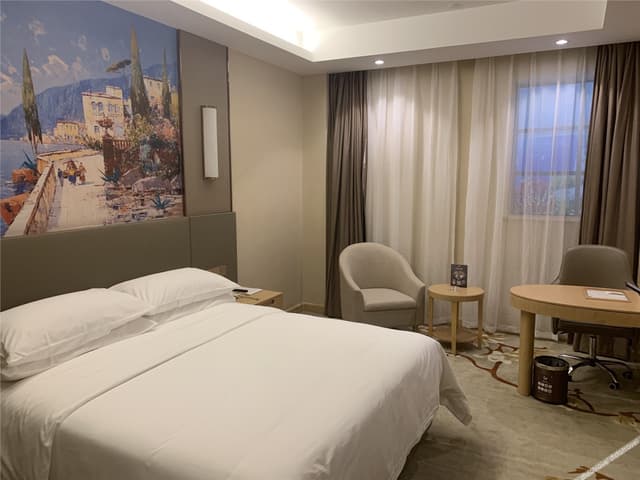 Deluxe Queen Room