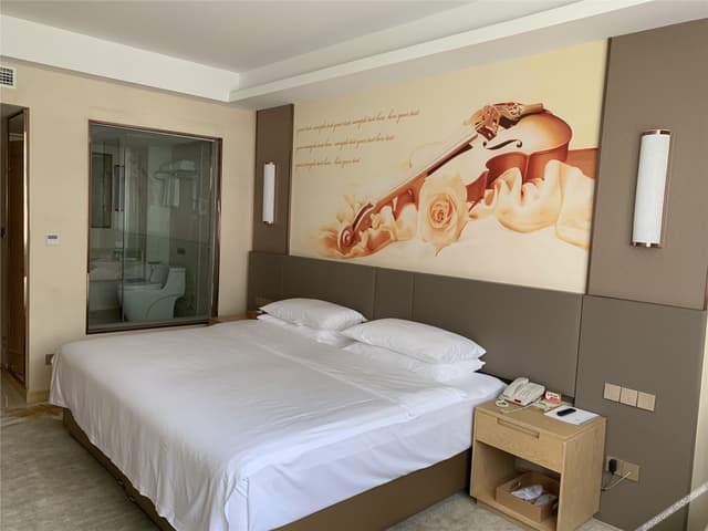 Deluxe Queen Room