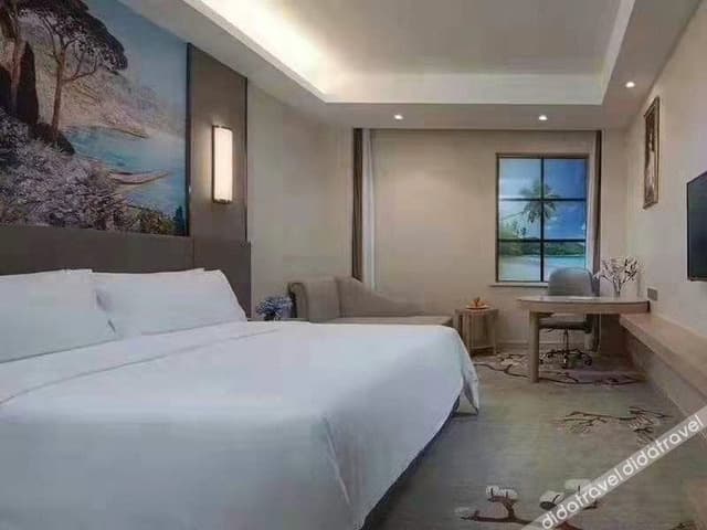 Deluxe Queen Room