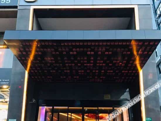 Qilai Light Luxury Hotel