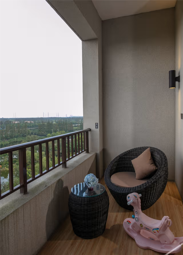 Deluxe Twin Room (With balcony)