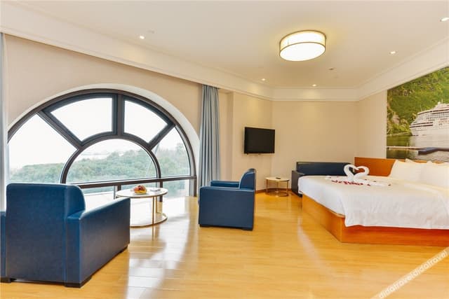 Executive Panoramic Room