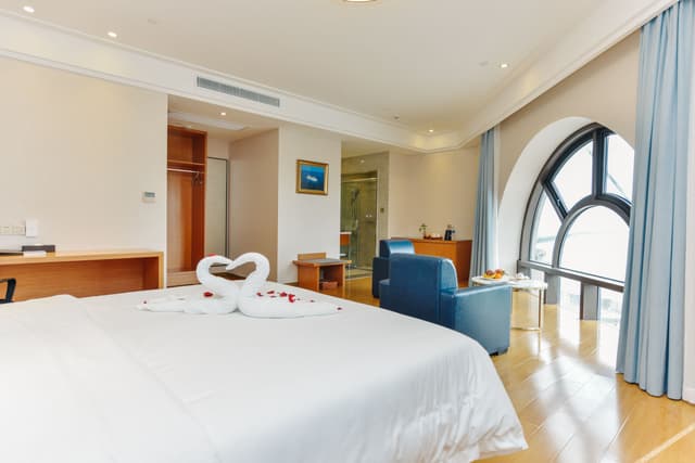 Executive Panoramic Room
