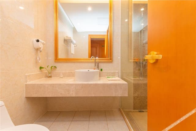 Business Queen Room