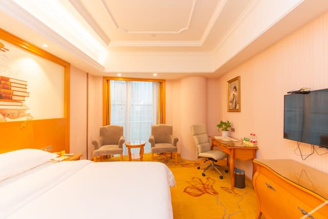 Business Queen Room