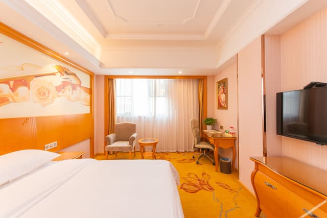 Business Queen Room