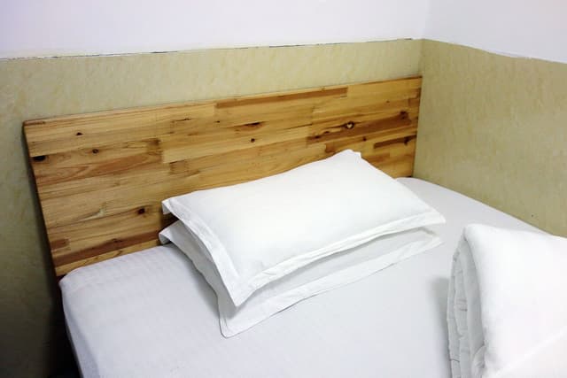 Basic Single Room (Shared Bathroom)