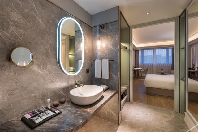 Deluxe Room with 1 Queen Size bed