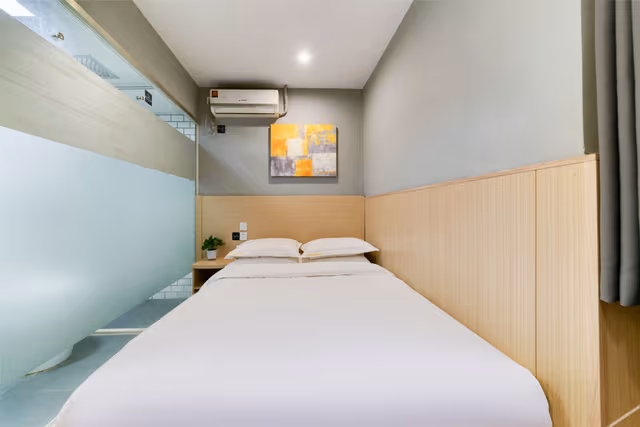 Discount Queen Room