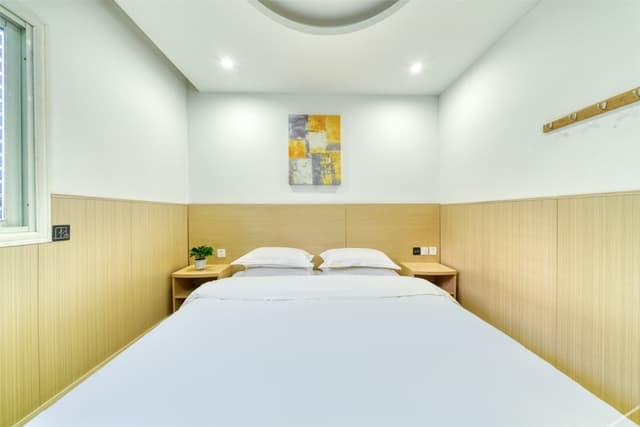 Discount Queen Room