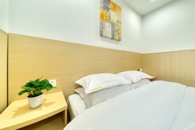 Discount Queen Room