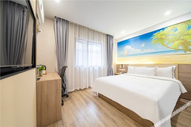 Business Queen Room